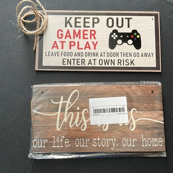 2pc wall decor this is us - Picture 1 of 3